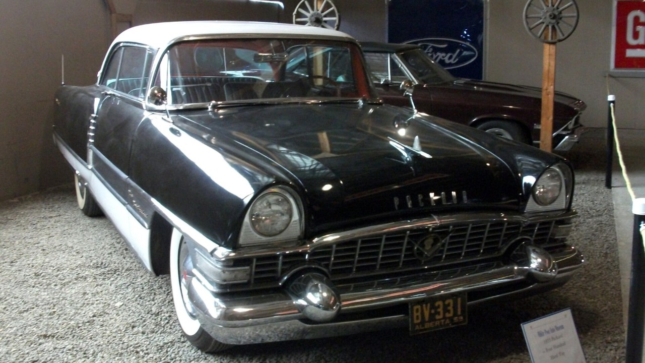 How Packard’s 1955 Torsion-Level ride linked front and rear wheels and leveled itself with an electric motor