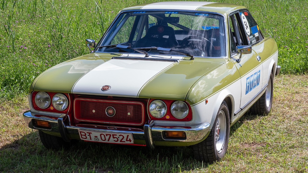 A Fiat 124 Sport Coupe