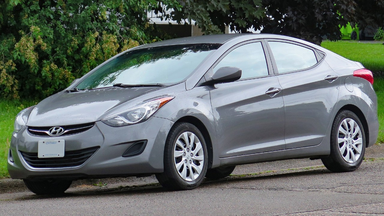 A gray 2013 Hyundai Elantra GL