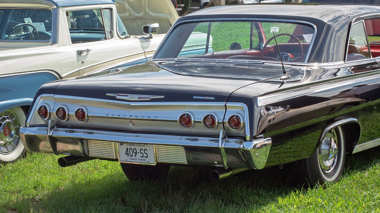 A 1962 Chevrolet Impala SS 409, the model behind Chevy's factory lightweight drag car