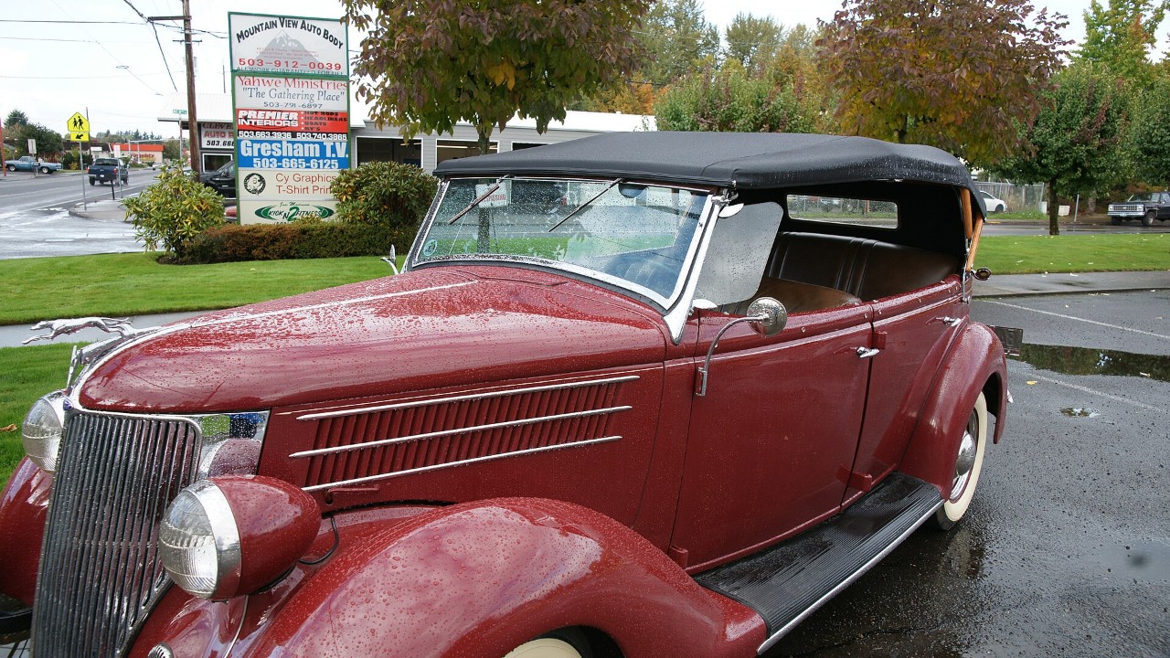 A 1936 Ford Model 68 V8 Deluxe Phaeton like the FDR Ford Phaeton, not his own car