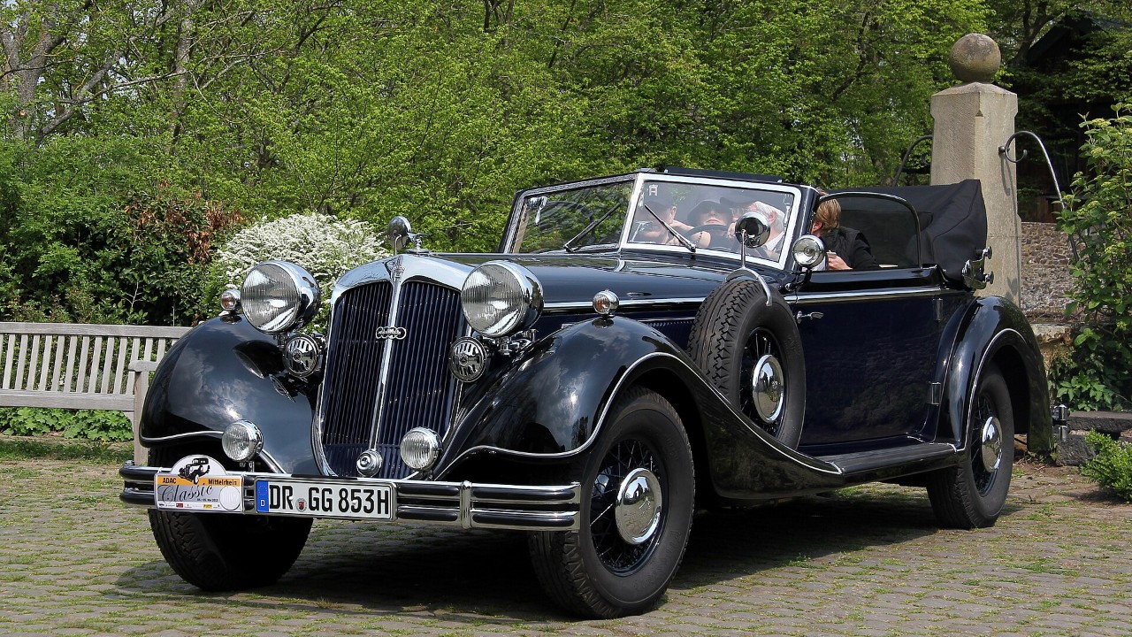 A 1936 Horch 853
