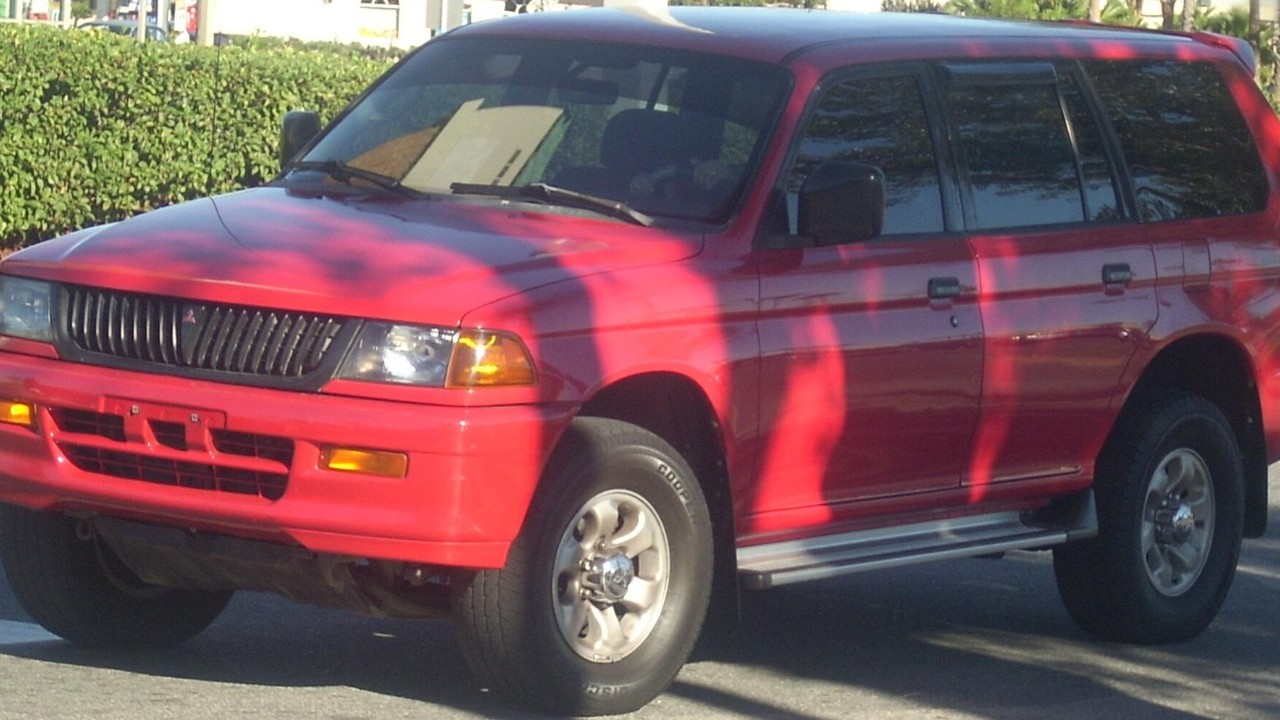 A 1997-1999 Mitsubishi Montero Sport