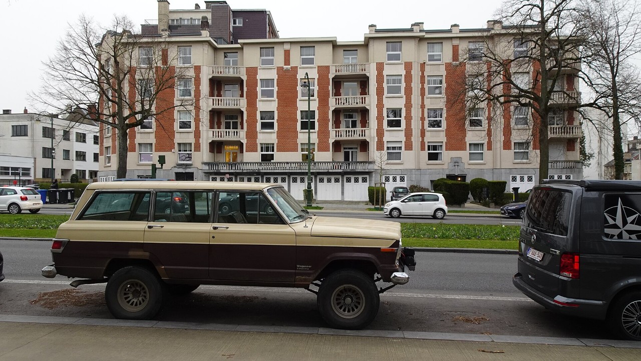 A Jeep Wagoneer with Jeep Quadra-Trac badging