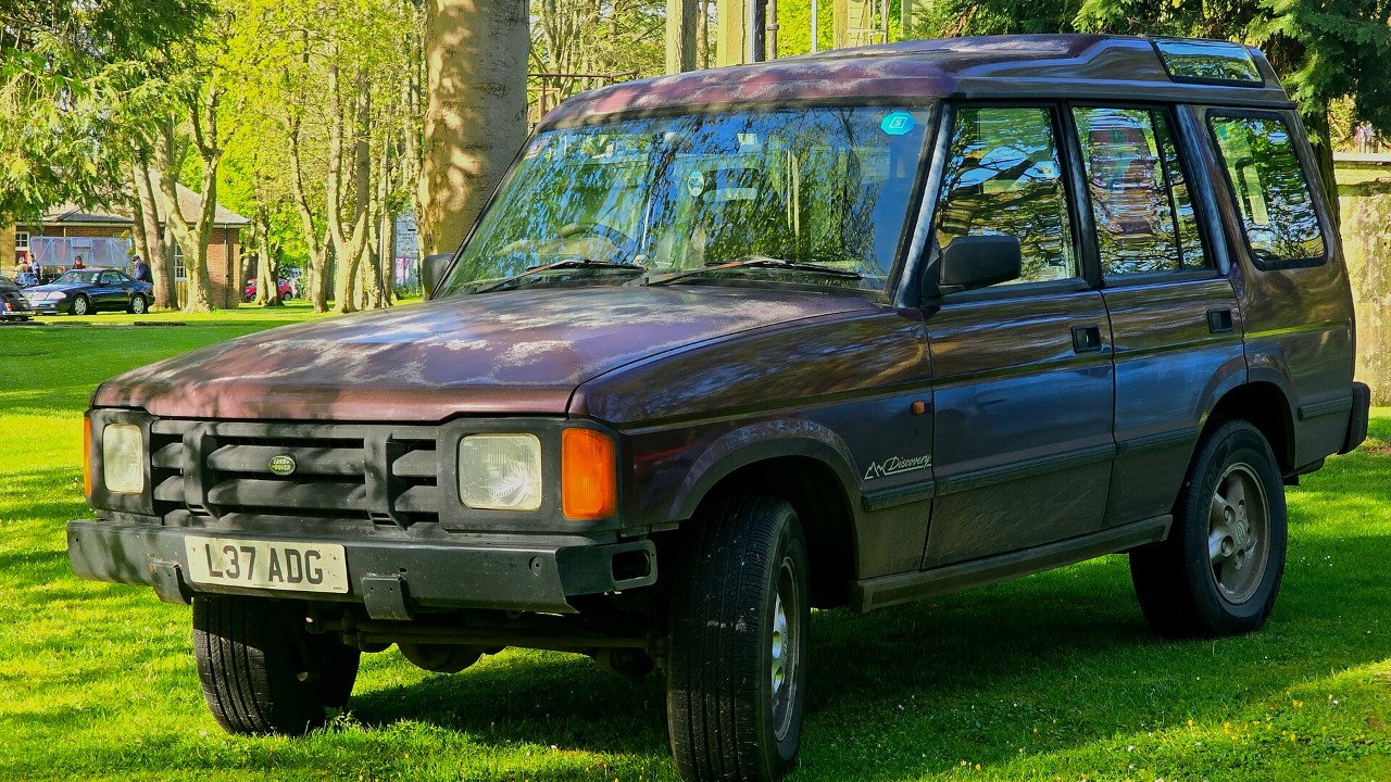 A 1994 Land Rover Discovery V8i