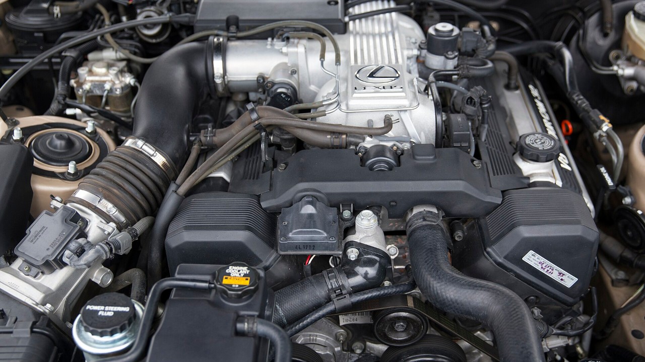 A Toyota 1UZ-FE V8 engine
