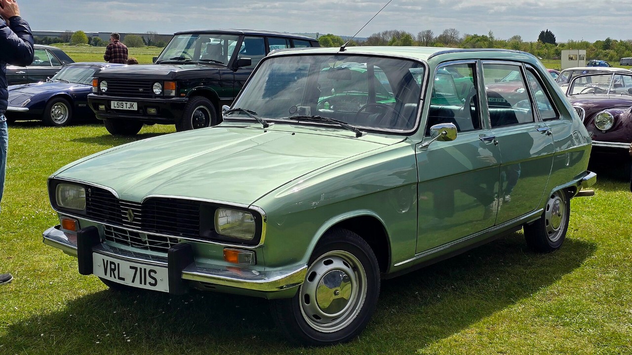 A 1977 Renault 16