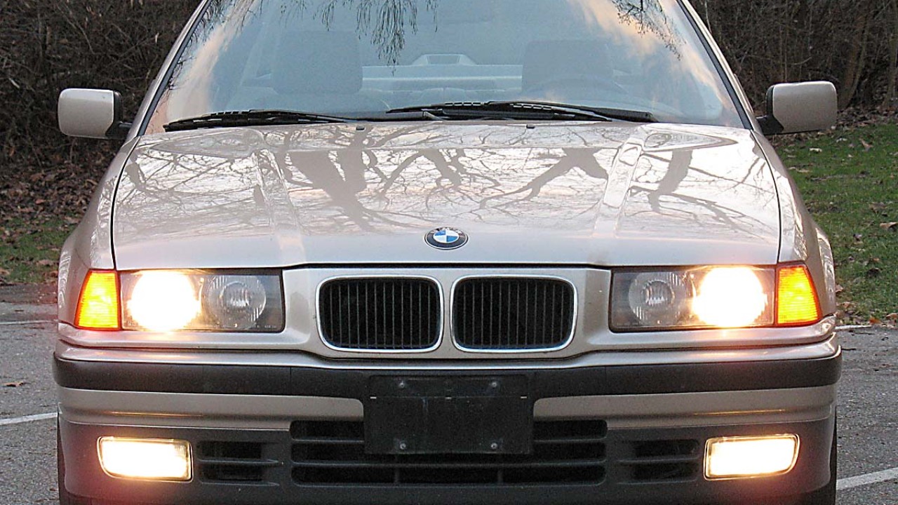 A 1993 BMW E36 325i