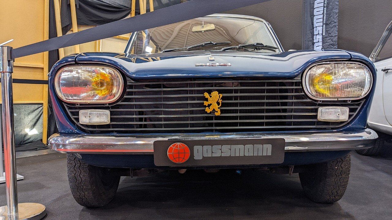 A Peugeot 204