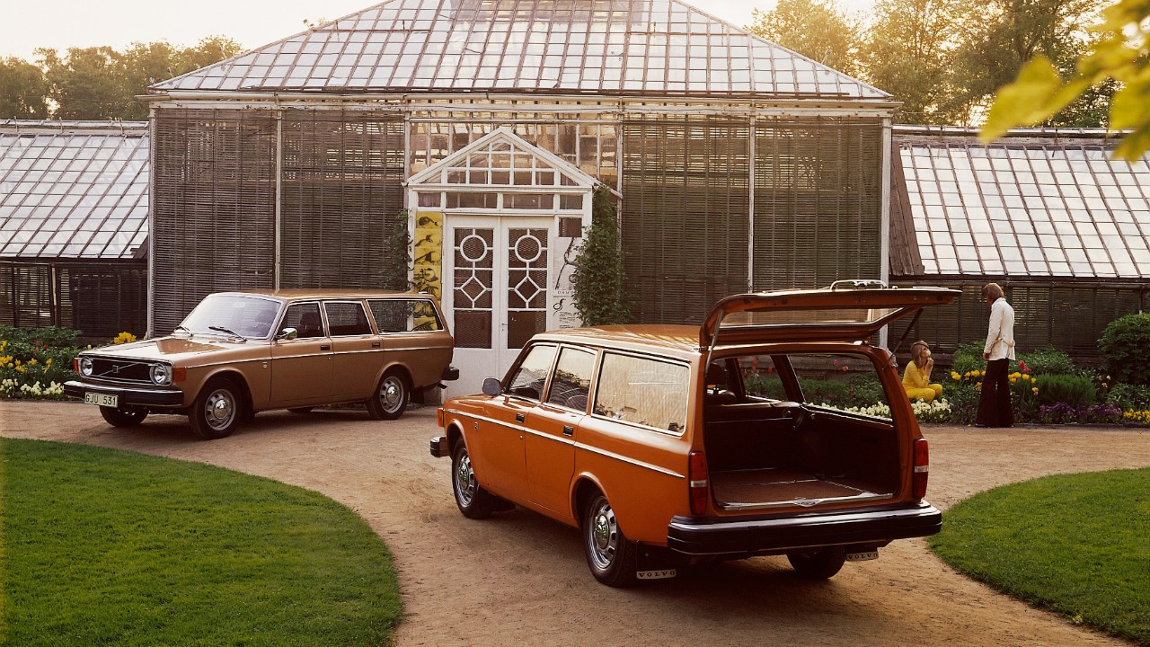 Two Volvo 145 estates from the Volvo 140 series, one with its tailgate open