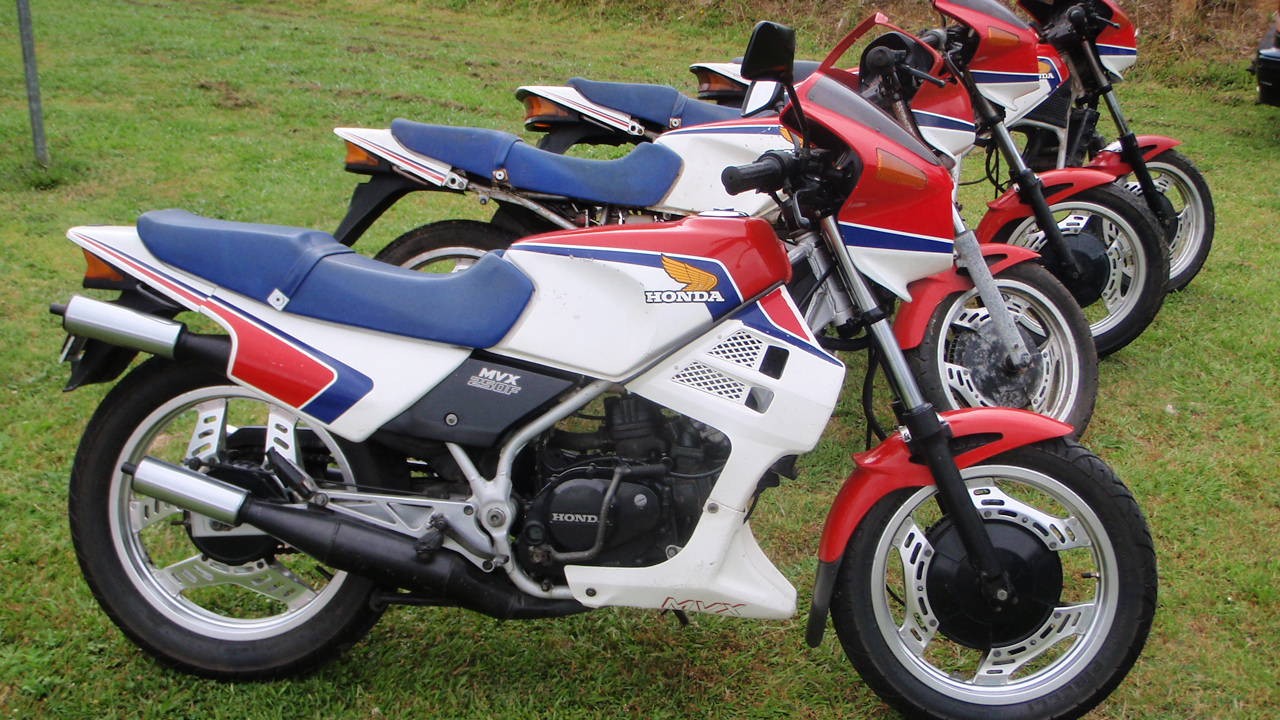 A Honda MVX250F