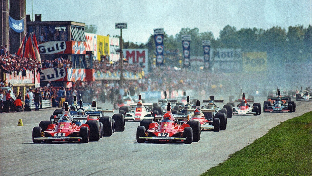 The start of the 1975 Italian Grand Prix at Monza, with Niki Lauda's Ferrari 312T
