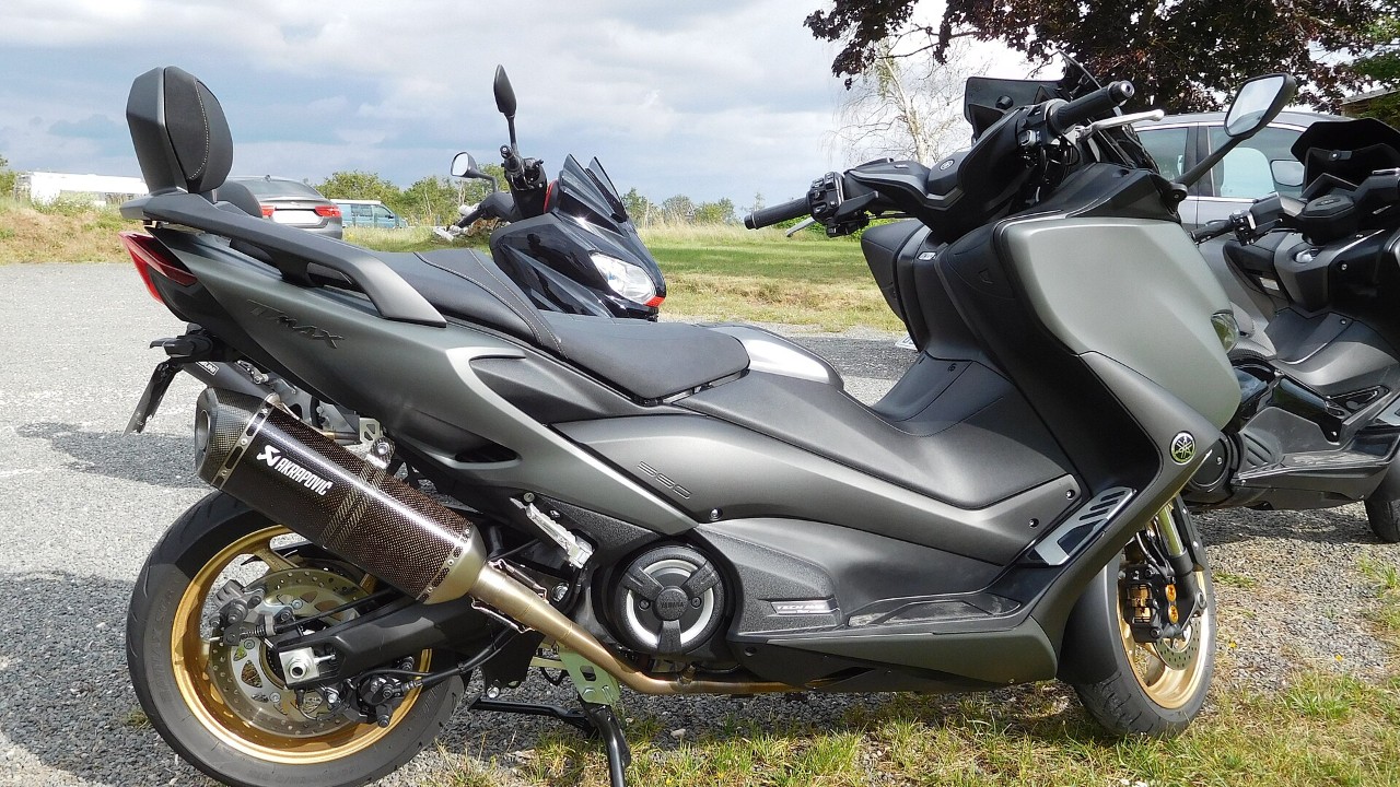 A Yamaha TMAX 560