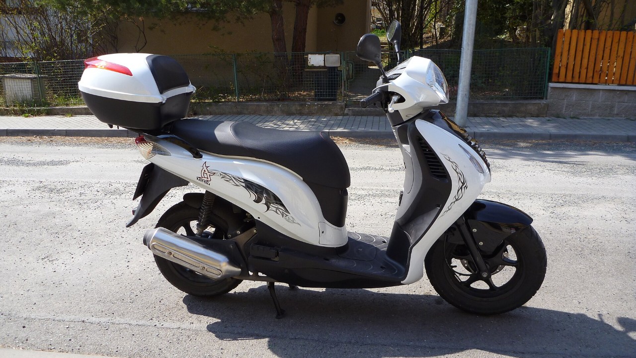 A Honda PS125i