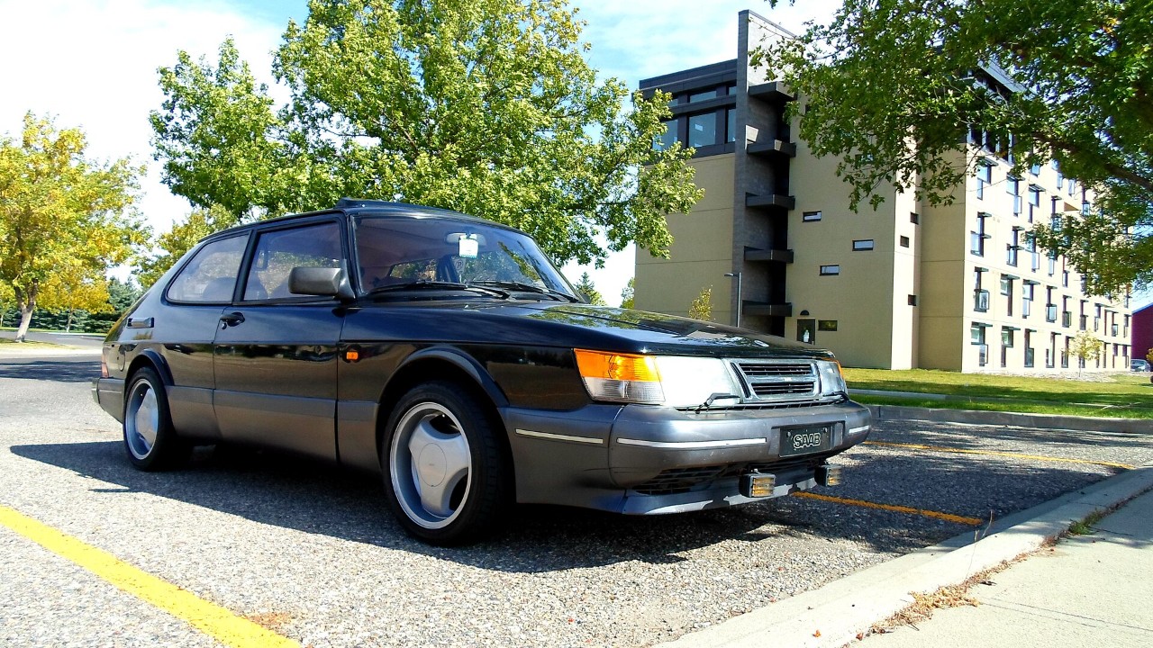 A 1988 Saab 900 SPG