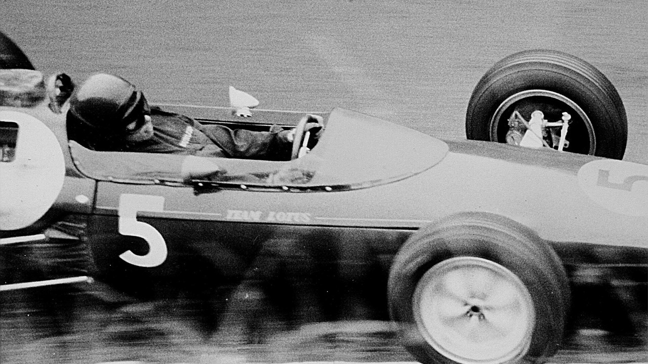 Jim Clark driving the Lotus 25 at the 1962 German Grand Prix