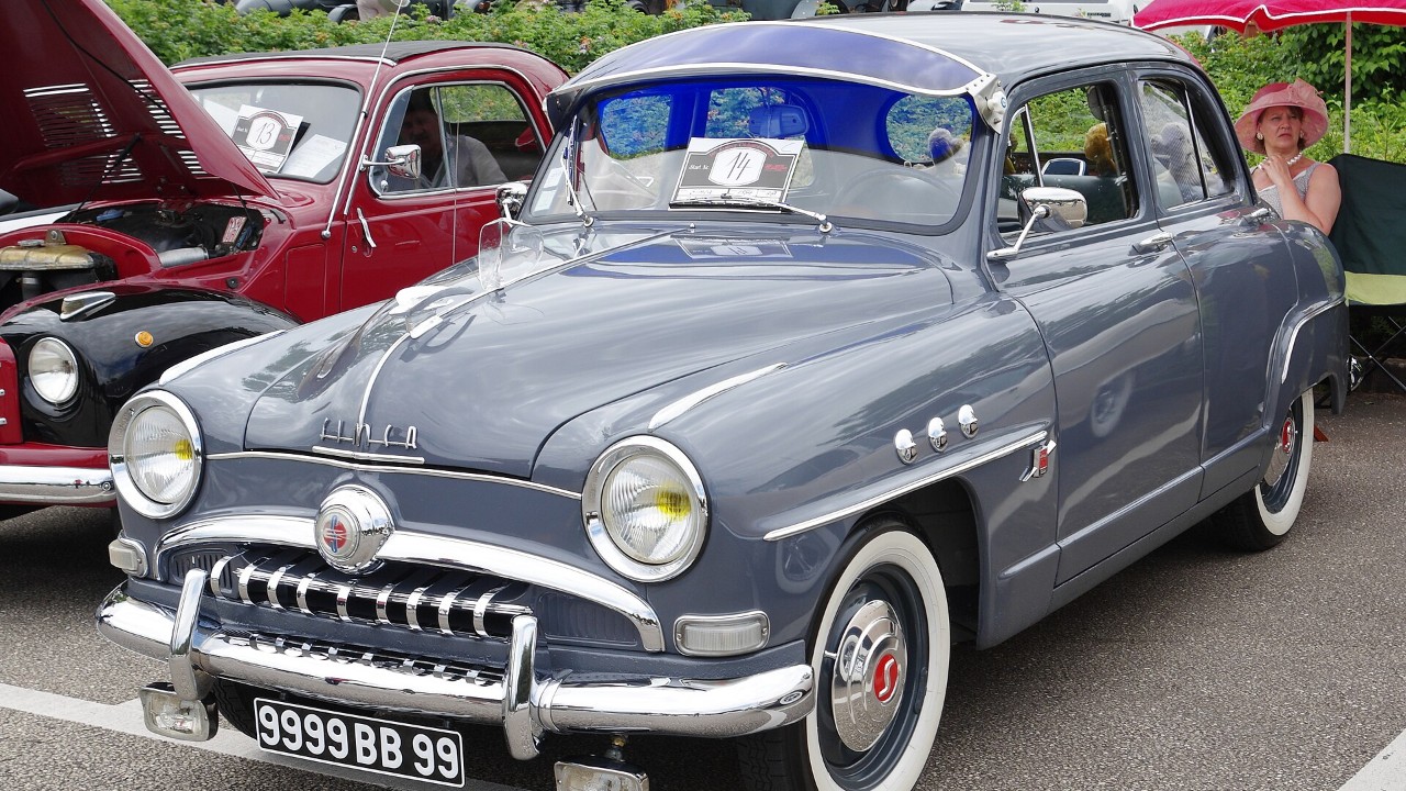 A Simca Aronde sedan
