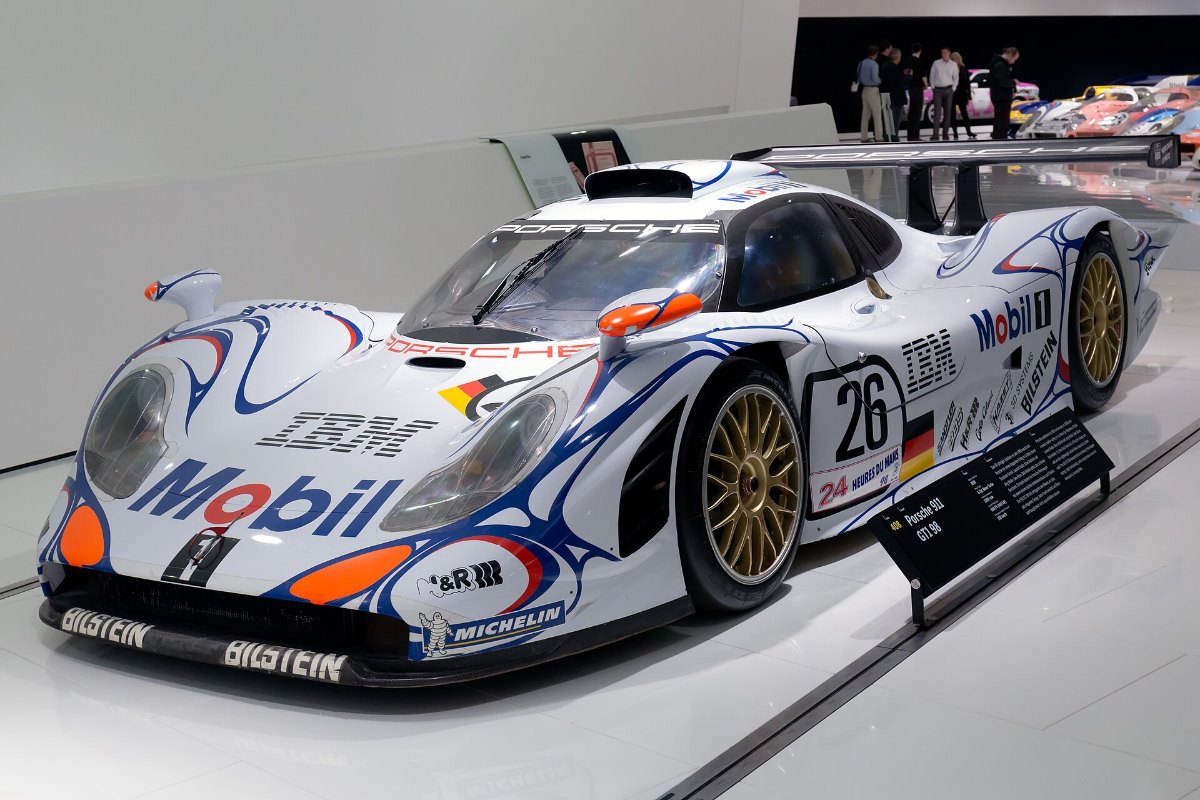 Porsche 911 GT1 '98 race car