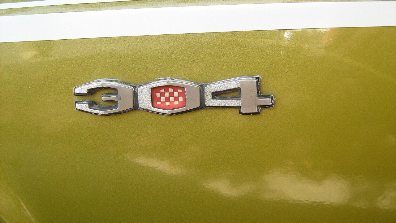 The 304 V8 badge on a 1970 AMC Javelin
