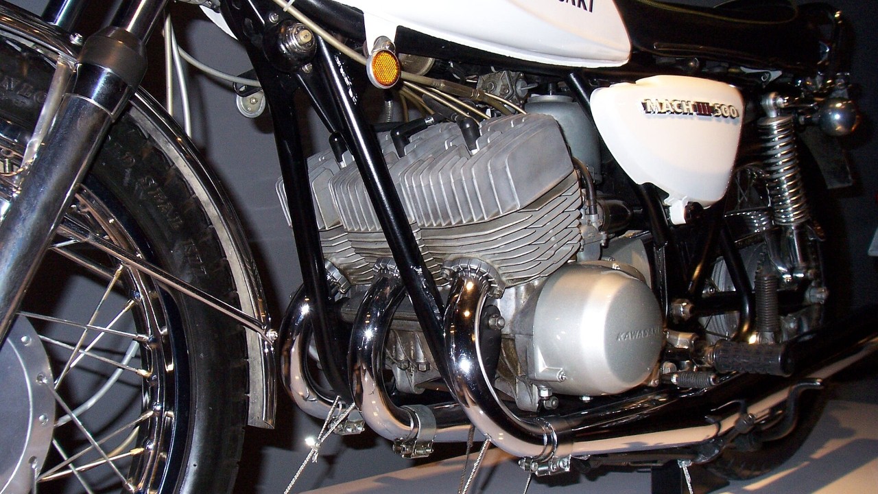 A Kawasaki Mach III 500 two-stroke triple engine