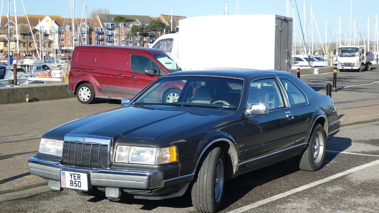 A Lincoln Mark VII LSC