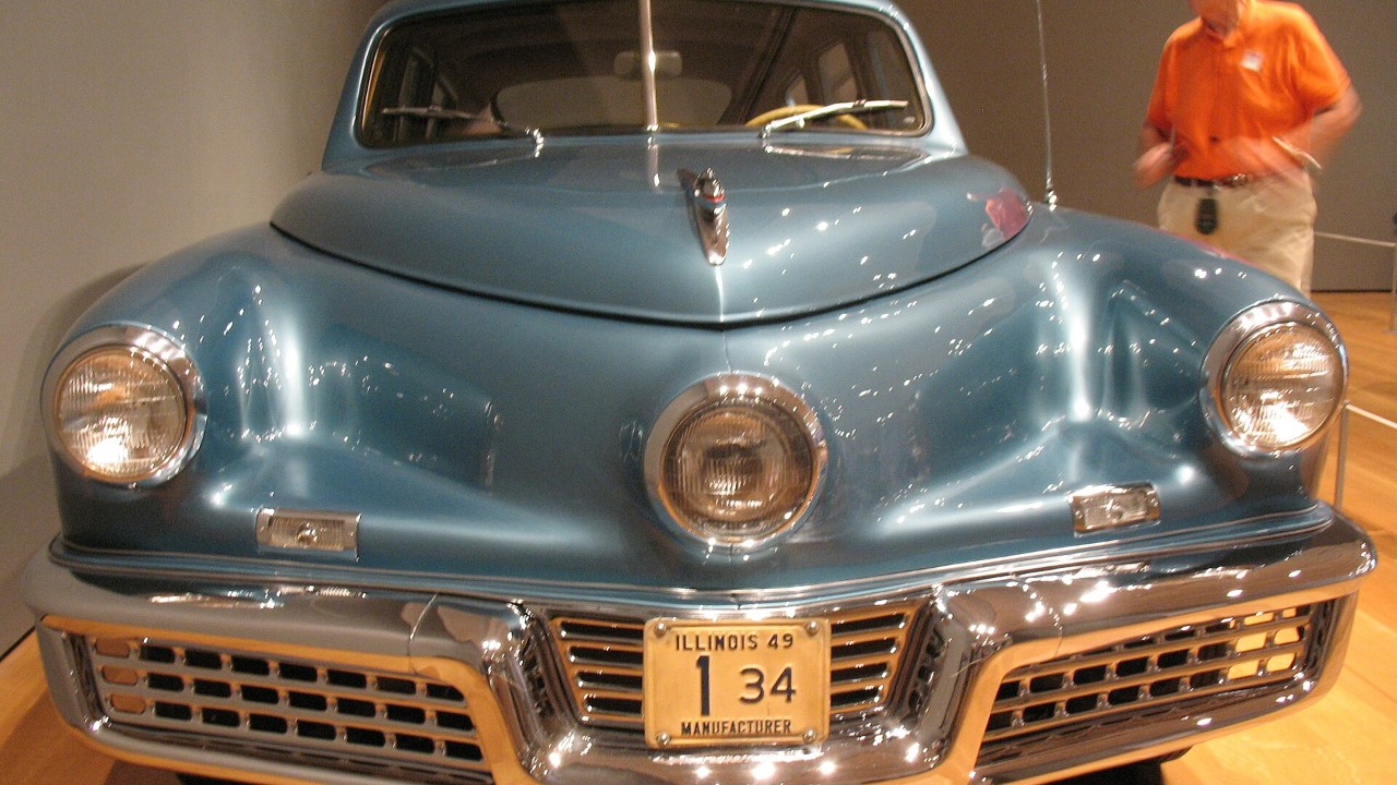 The front of a 1948 Tucker 48, with the Tucker Cyclops headlight between the two outer lamps