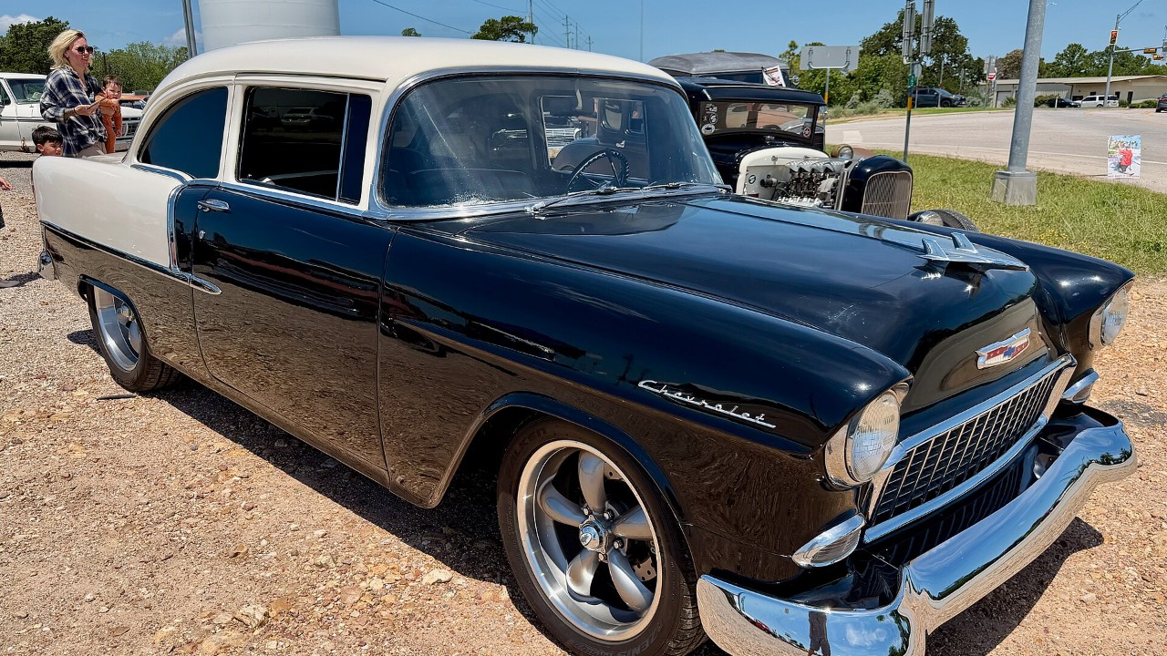 6 American brands that offered a new overhead-valve V8 for 1955, from Chevrolet’s 265 to Packard’s 352