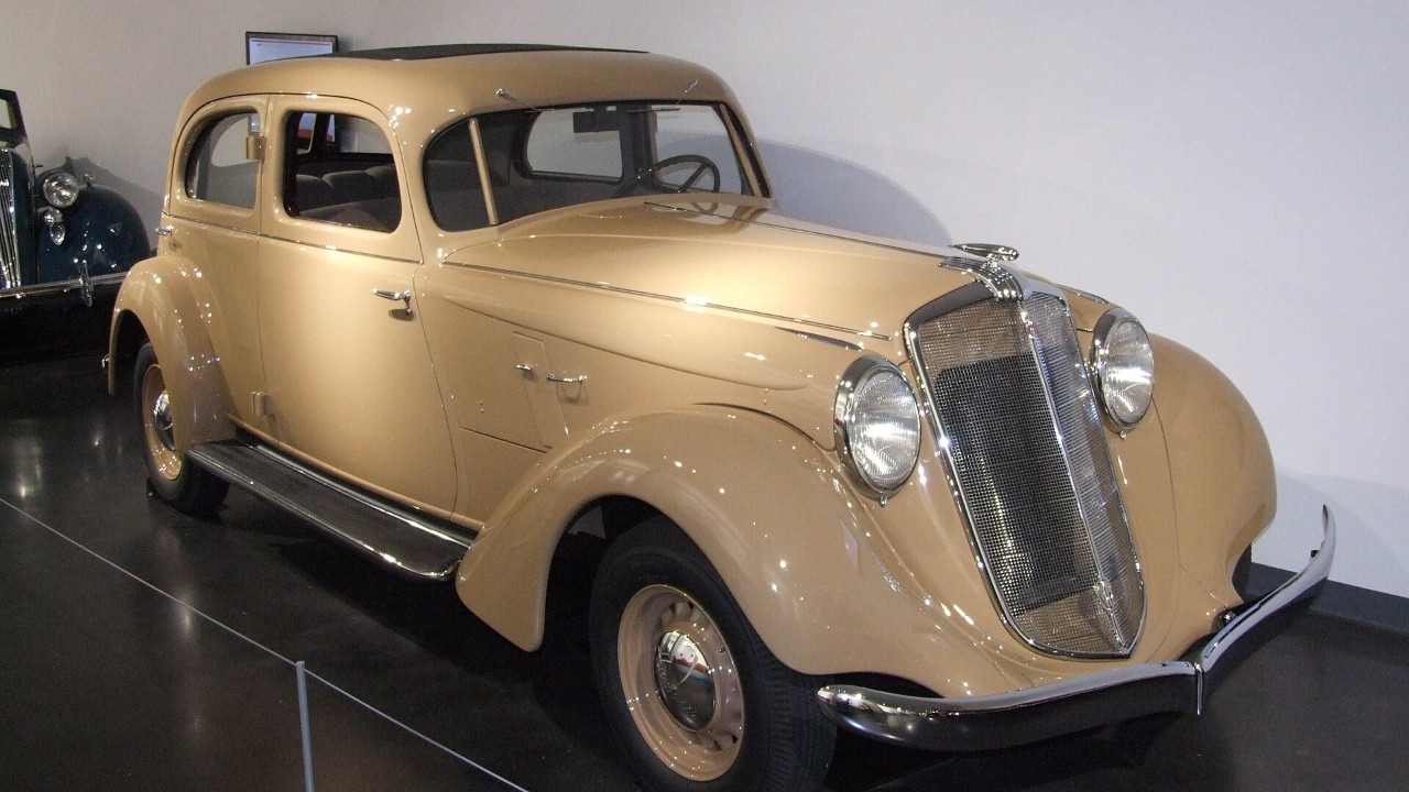 A 1935 Hupmobile Model 527T Aerodynamic-style sedan