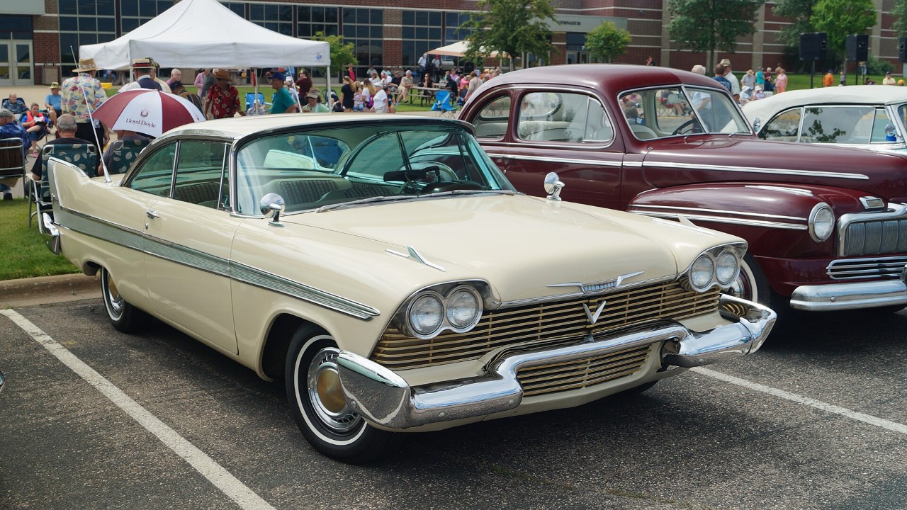 A 1958 Plymouth Fury, from the one model year of the 350 B engine