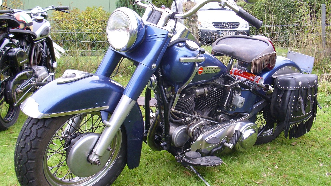 A Harley-Davidson Hydra-Glide, the first Harley with hydraulic front forks