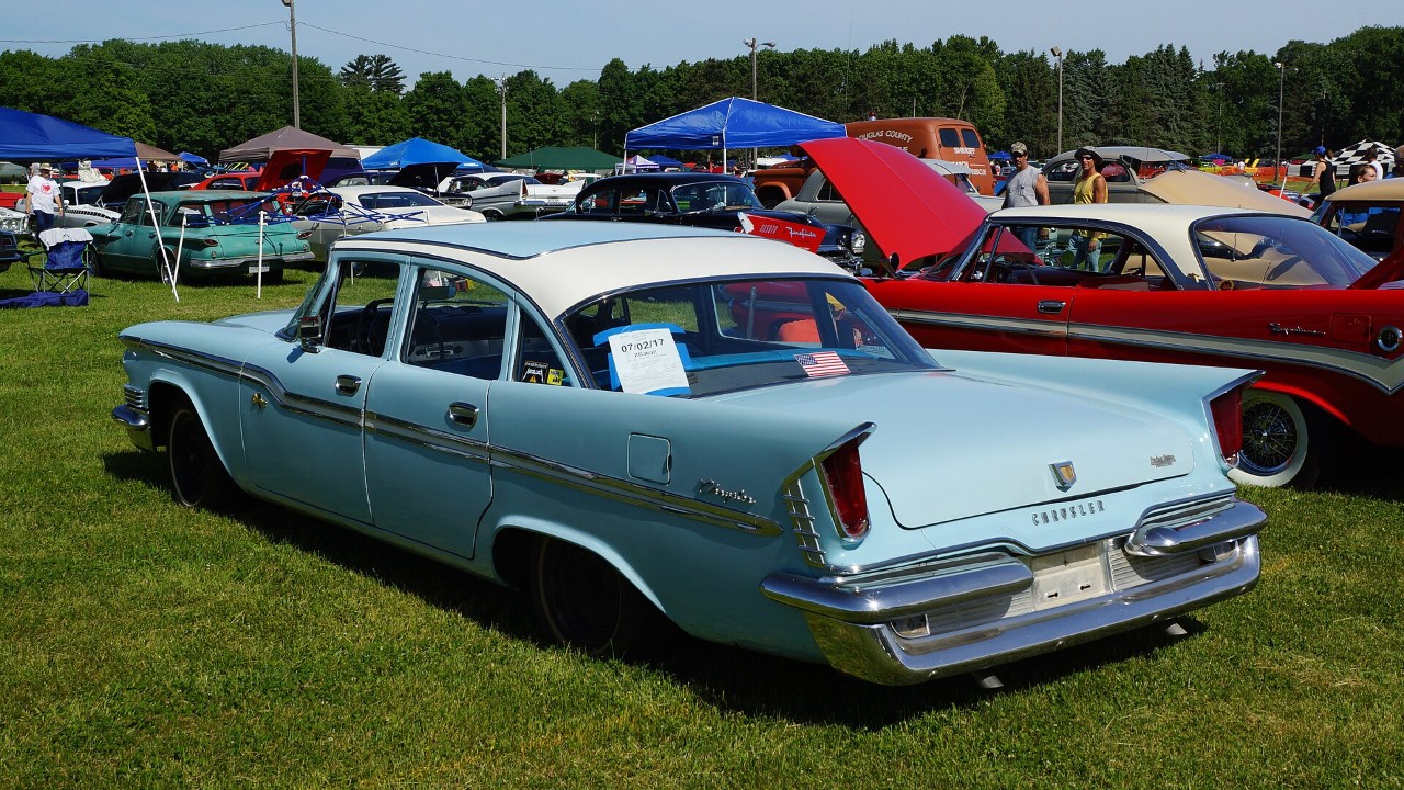 A 1959 Chrysler Windsor, one of two Chrysler lines that used the 383 RB V8