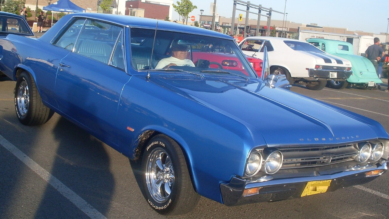 A blue 1964 Oldsmobile 4-4-2