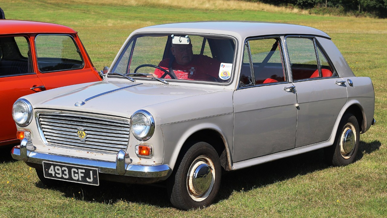 How BMC’s Hydrolastic suspension piped water and alcohol between front and rear wheels, starting in 1962