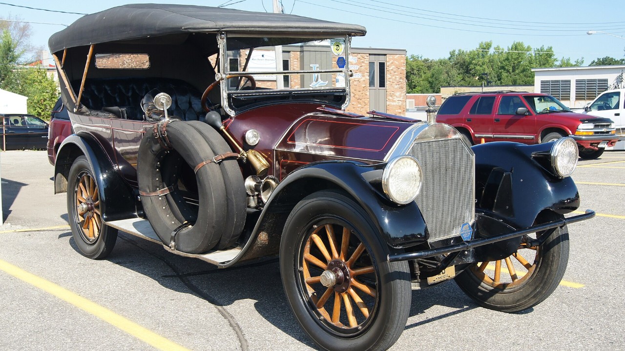 A Pierce-Arrow Model 66