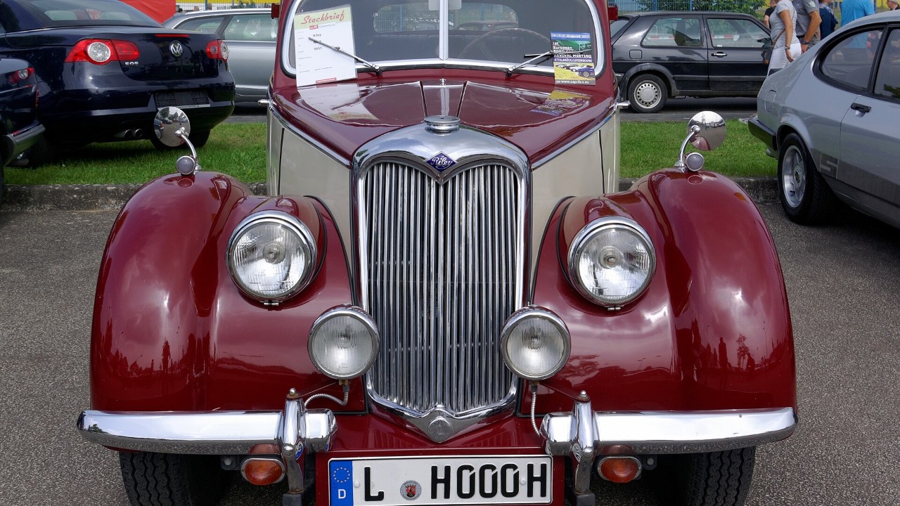 A Riley RMA saloon