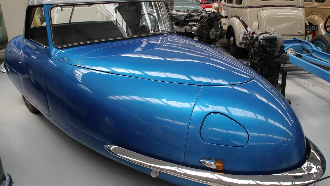 A 1949 Davis Divan, the three-wheeled car from the 1940s