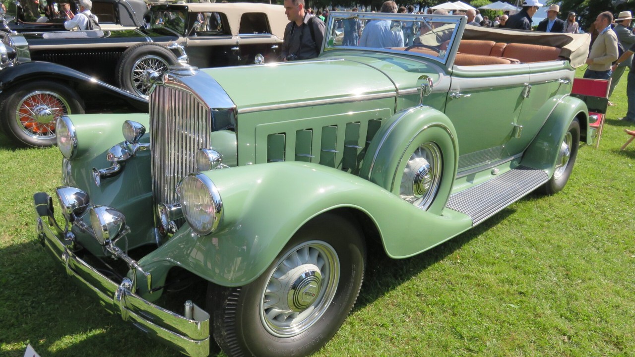 A Pierce-Arrow 1242, a V12 model from the Pierce-Arrow Twelve line