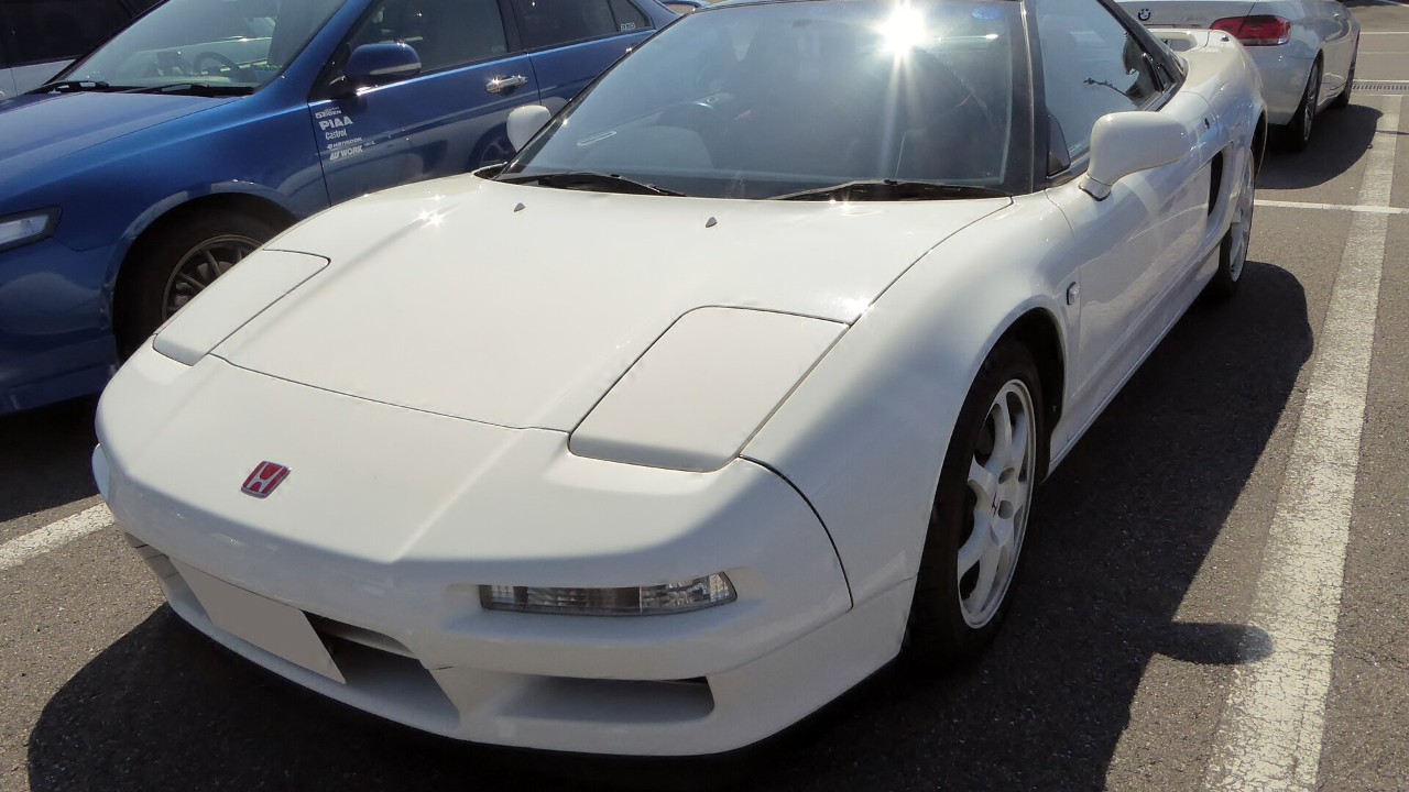 A white Honda NSX Type R