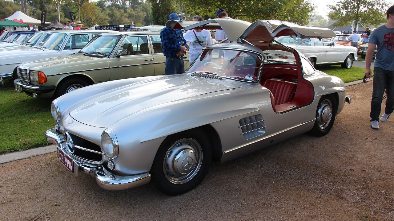 How the Mercedes-Benz 300 SL’s tube frame forced its gullwing doors
