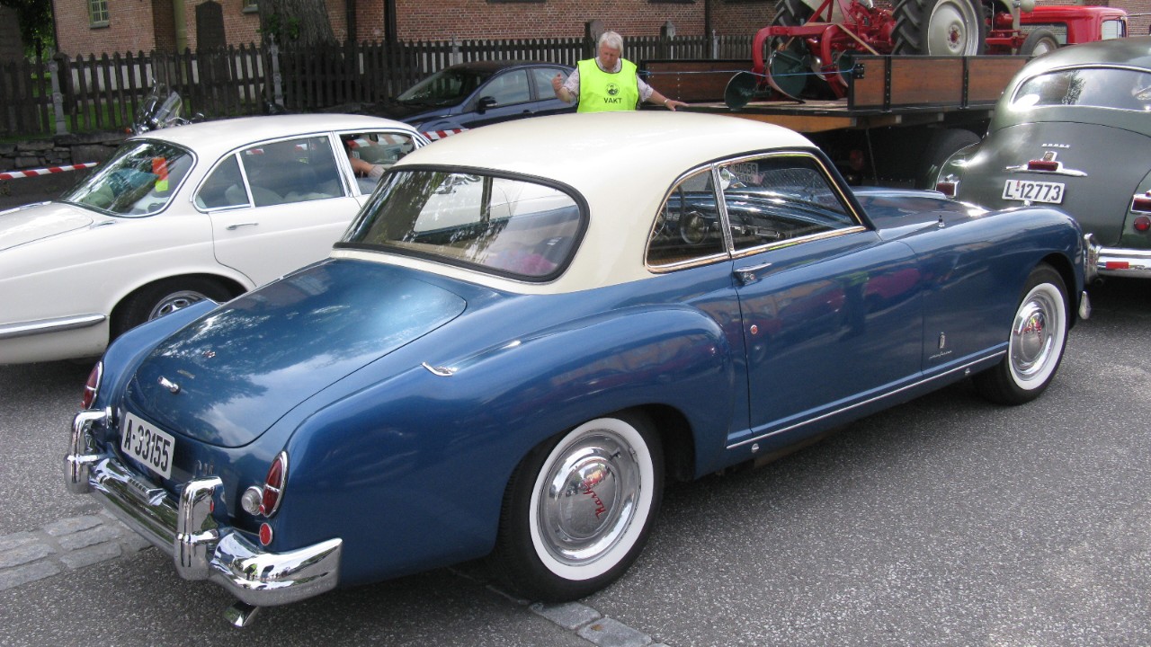 A Nash-Healey Le Mans coupe