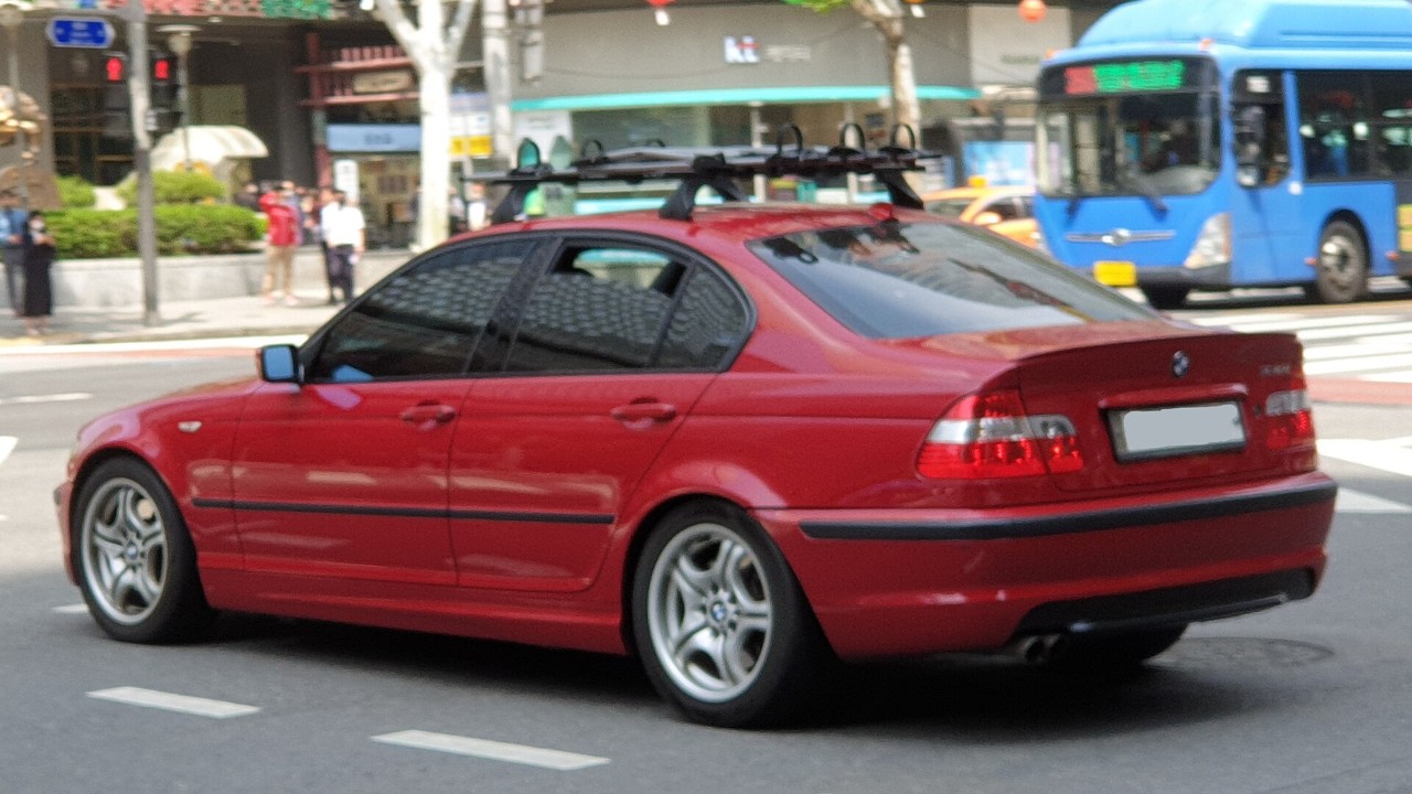 A BMW E46 330i