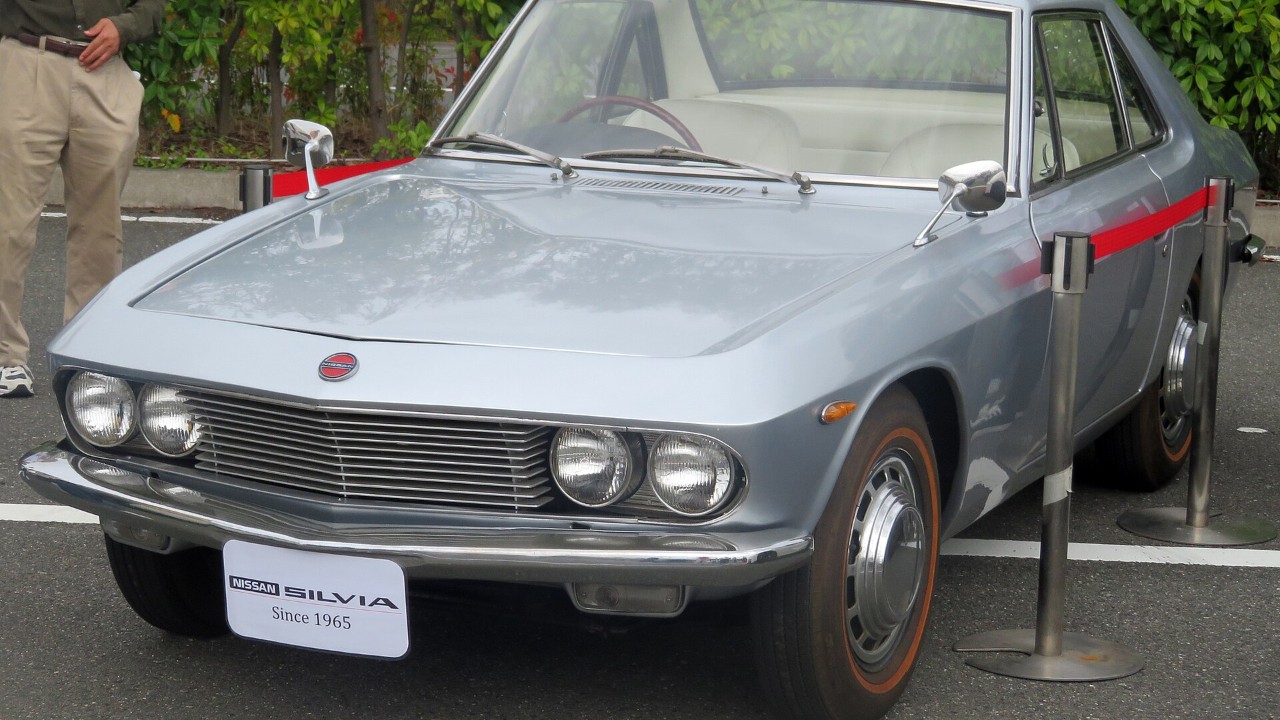 A silver Nissan Silvia CSP311 from the front