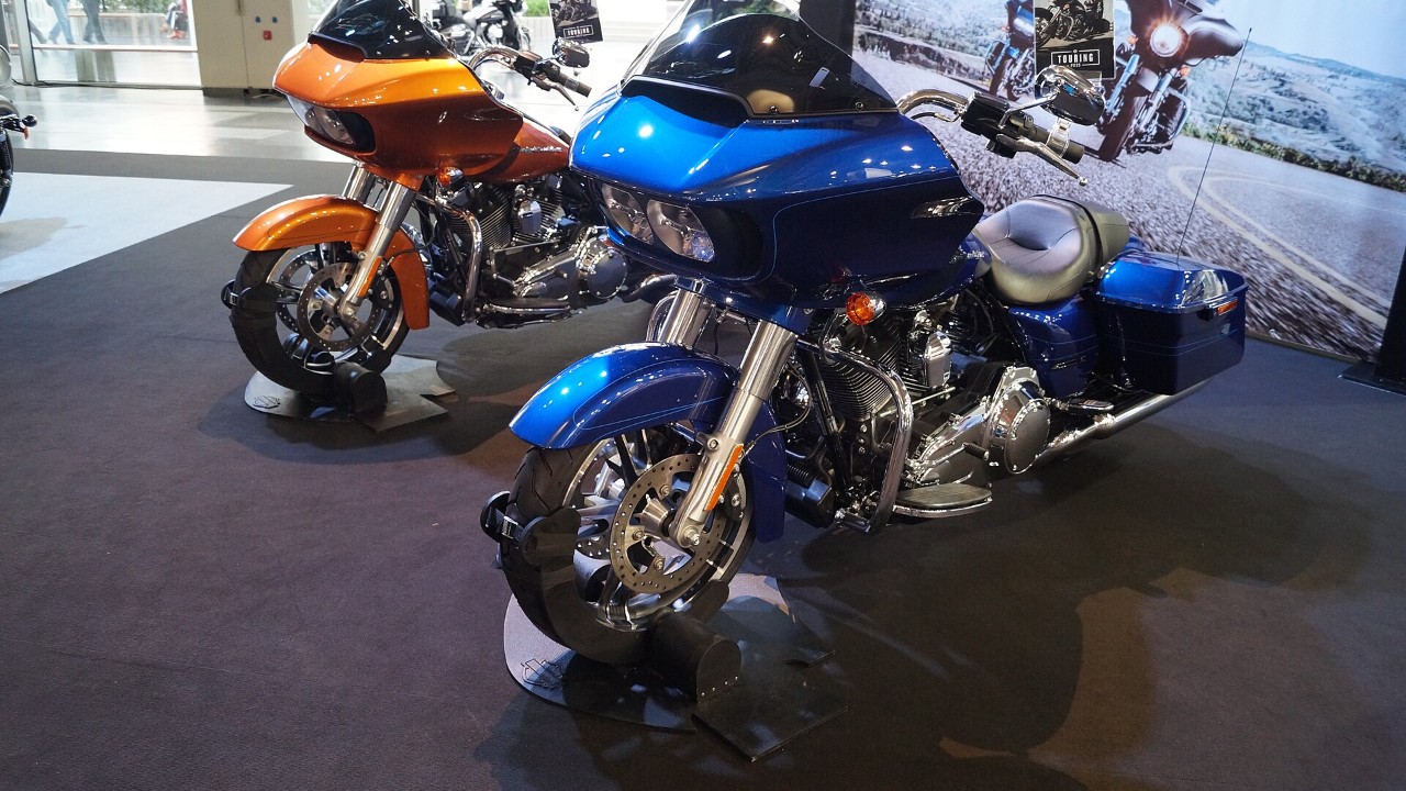 A Harley-Davidson Road Glide, a descendant of the FLT Tour Glide
