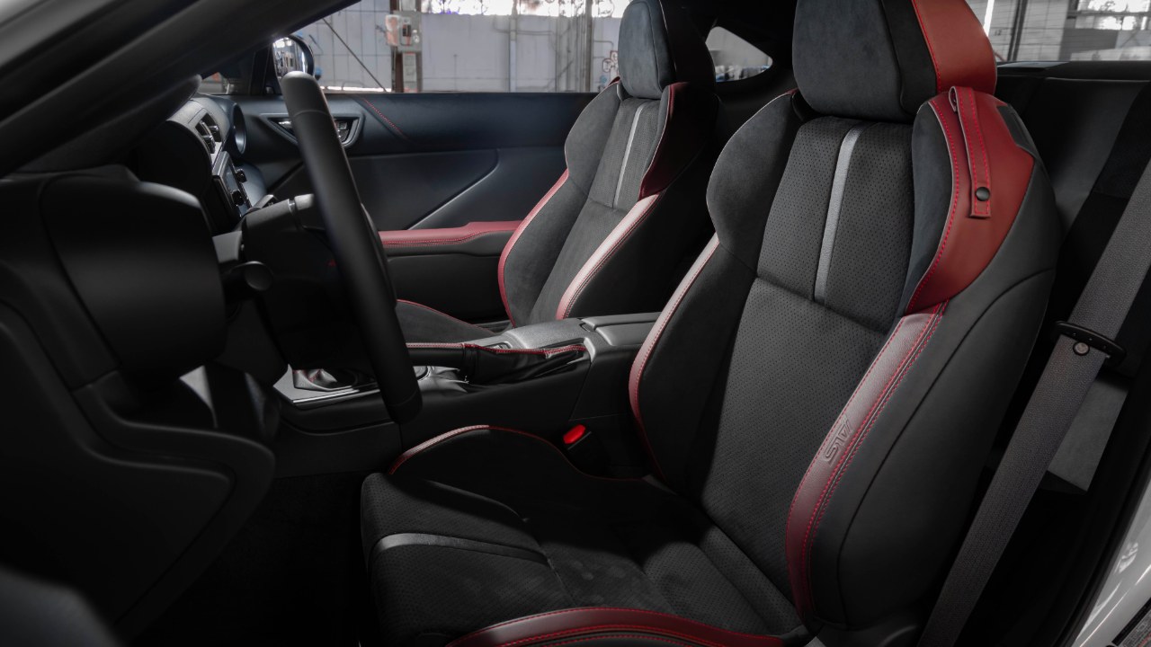 Black leather-appointed seats with Bordeaux red inserts in the Subaru BRZ ZC15